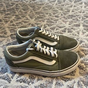 Trying to clean out my shoe rack these are great shoes!